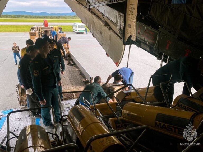 Подробнее о статье Авиация МЧС России доставила в Приморье свыше 260 тепловых пушек