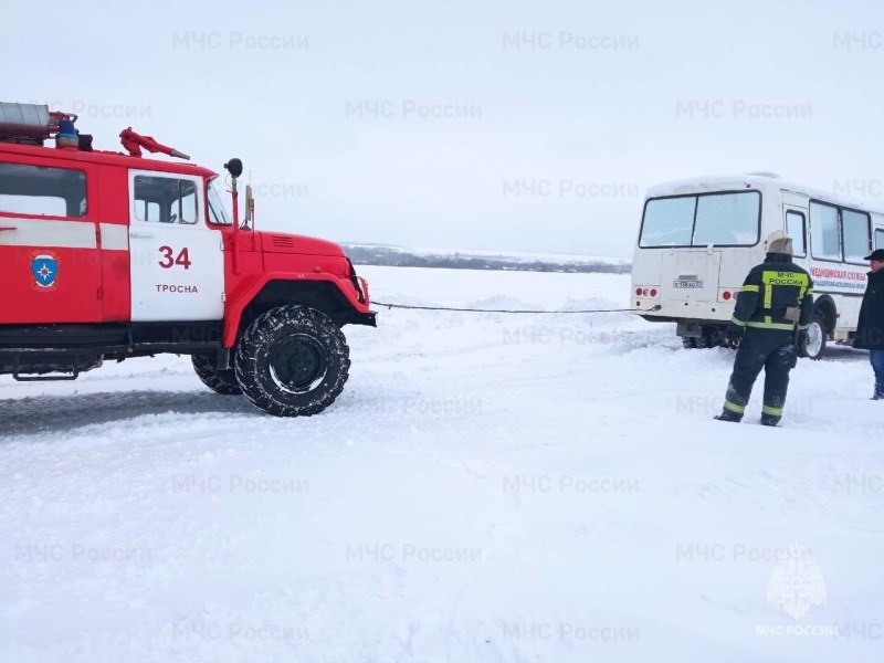 МЧС России призывает автомобилистов соблюдать в непогоду безопасность движения на дорогах